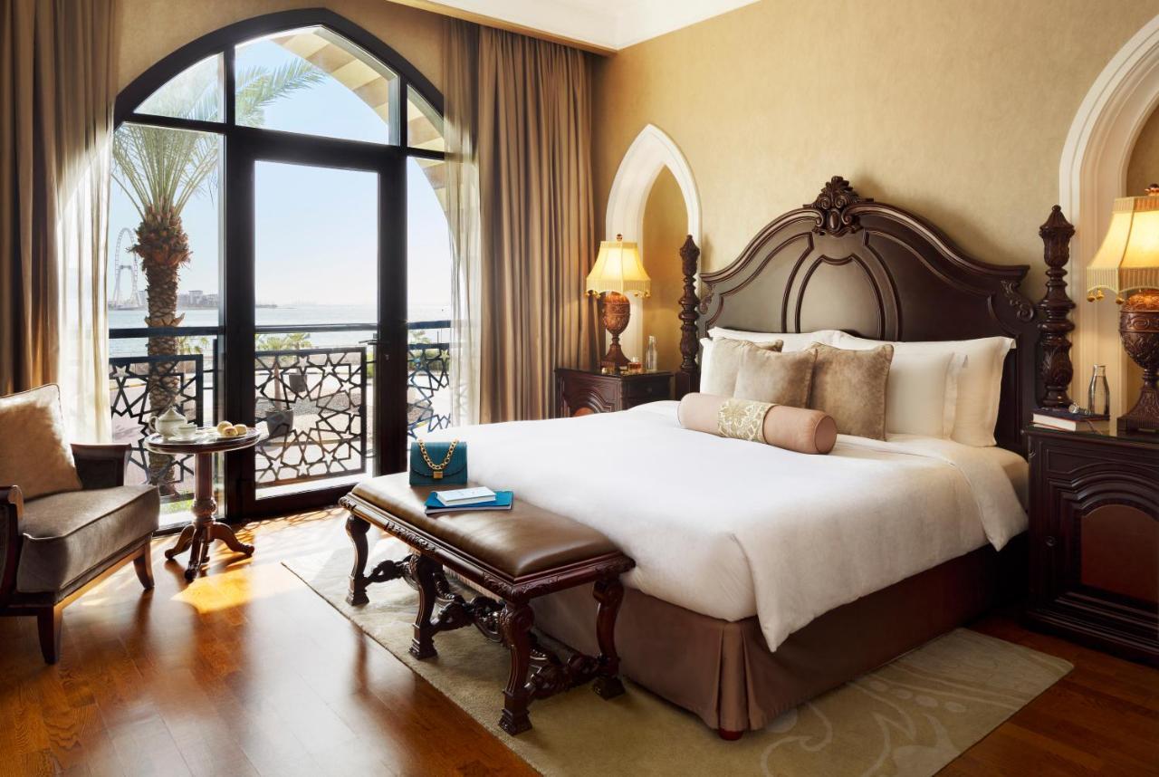 Jumeirah Zabeel Saray Dubai Exterior foto A bedroom at Jumeirah Atlantis