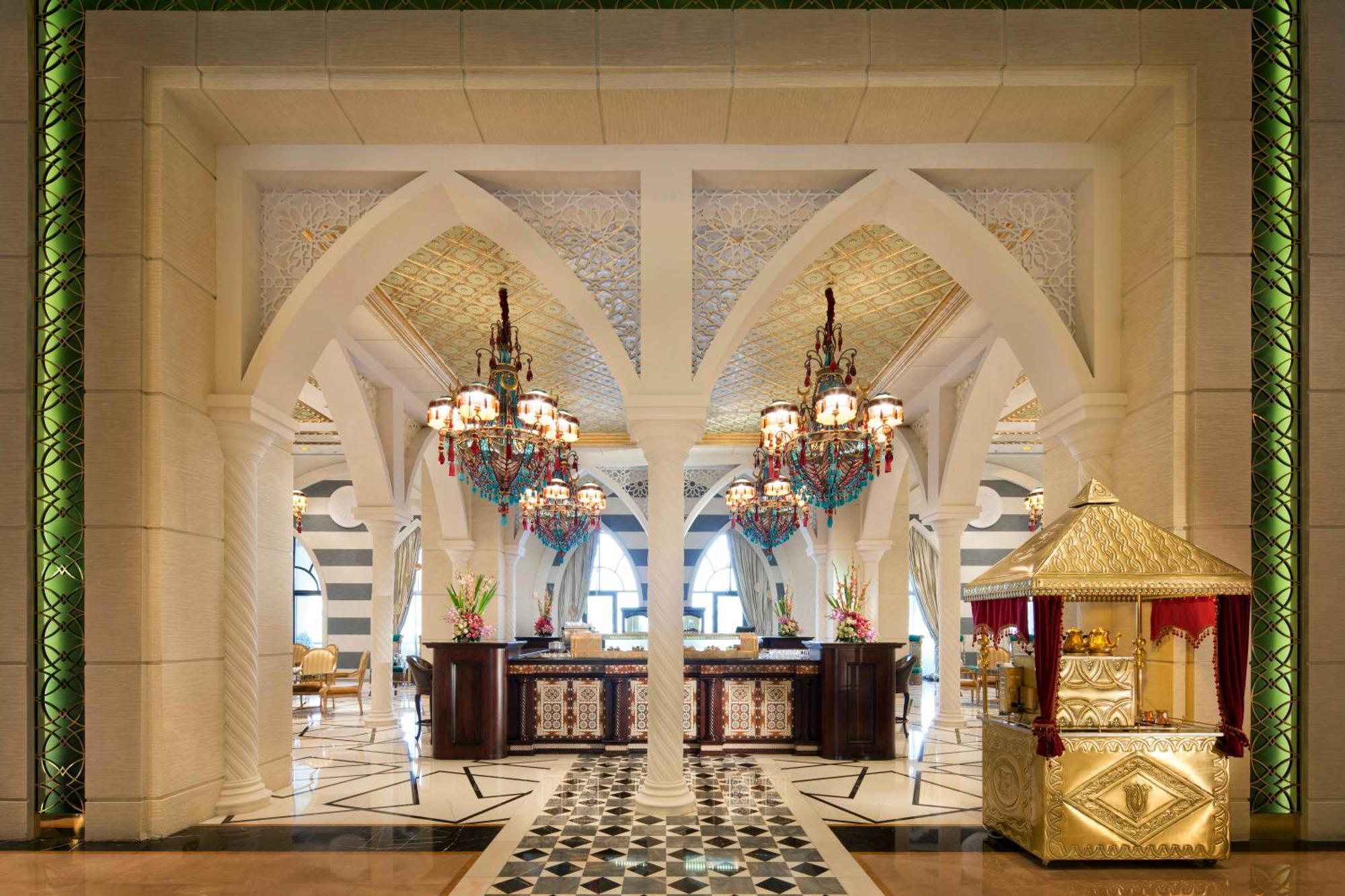 Jumeirah Zabeel Saray Dubai Exterior foto The lobby of the hotel
